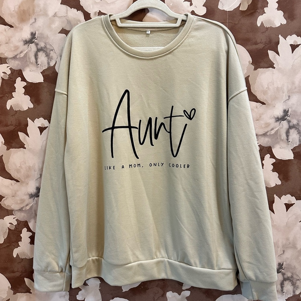 Cream 'Aunt' Sweatshirt